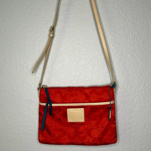 Coach Legacy Weekend Signature Nylon Hippie Swing Bag Shoulder Bag Crossbody Red - Picture 1 of 12